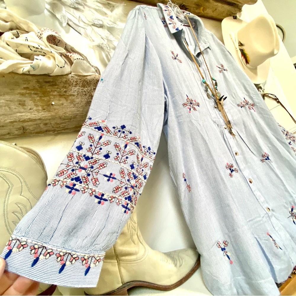 SOLD⭐️Prairie farmhouse boho embroidered tunic blouse/cover up w peasant feel - Picture 9 of 16